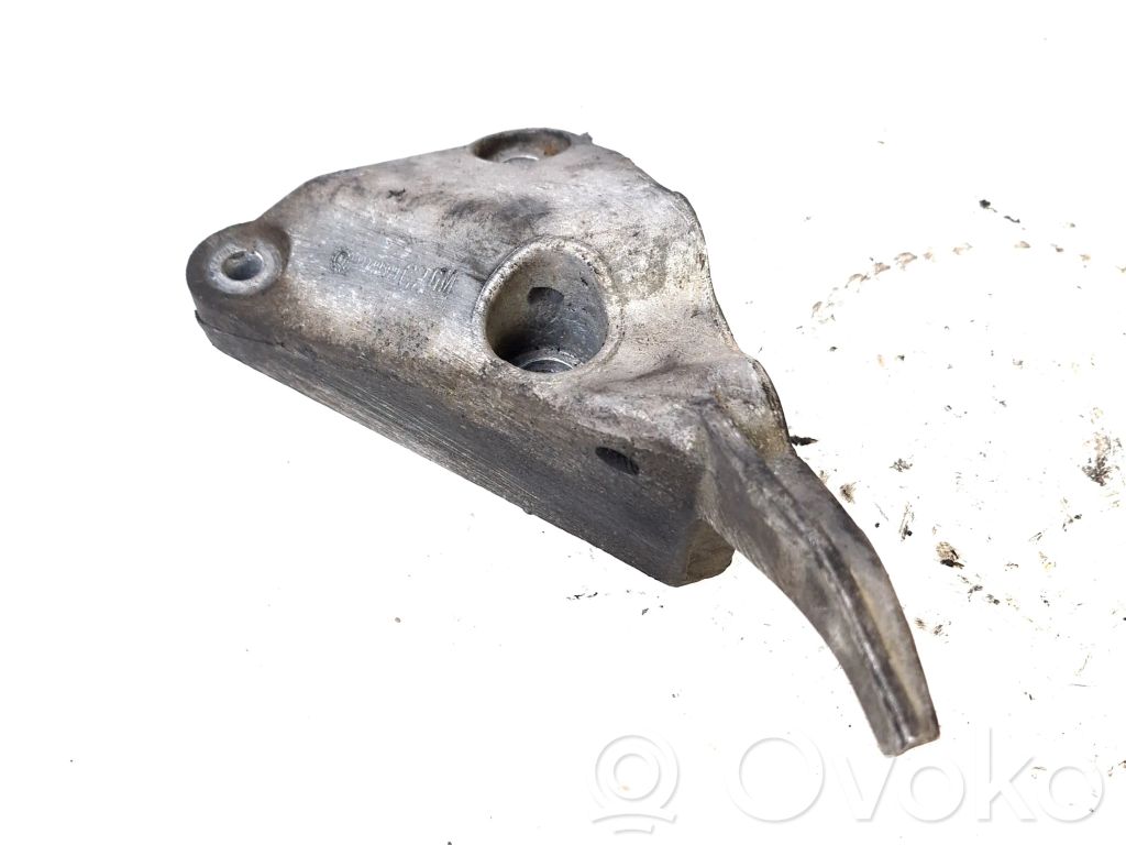 Engine mount bracket