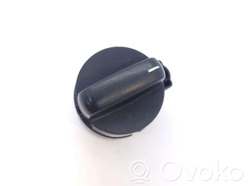 Headlight level height control switch   8363683