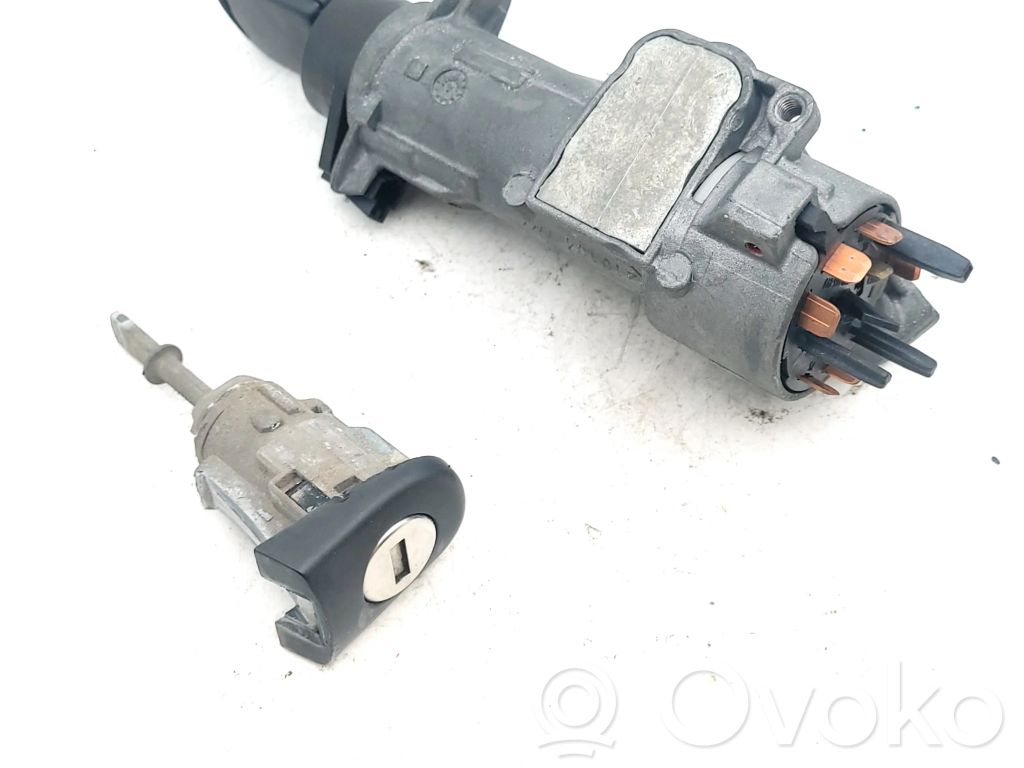 Volkswagen Golf IV Užvedimo spynelės kontaktai 