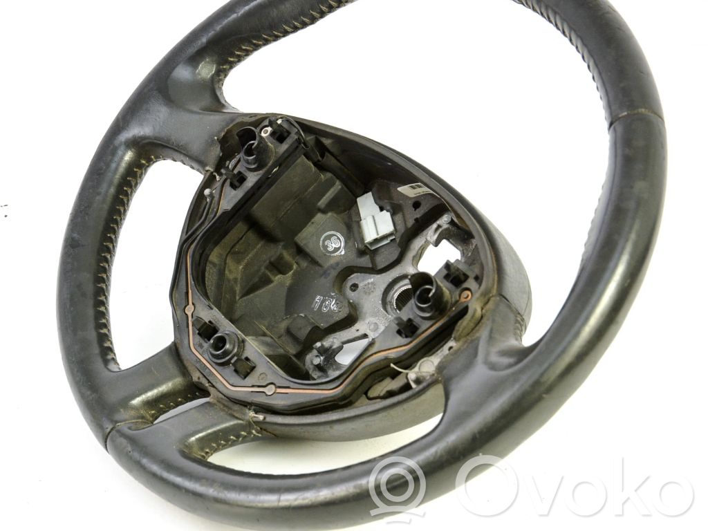 Renault Clio III Ohjauspyörä 