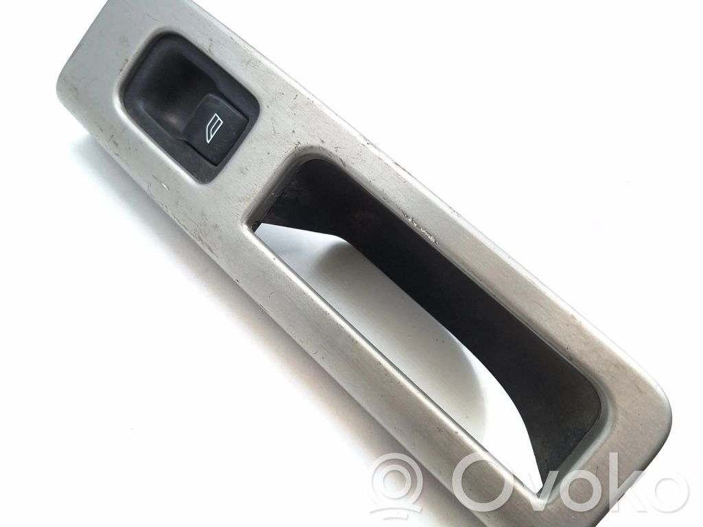 Electric window control switch   8679681