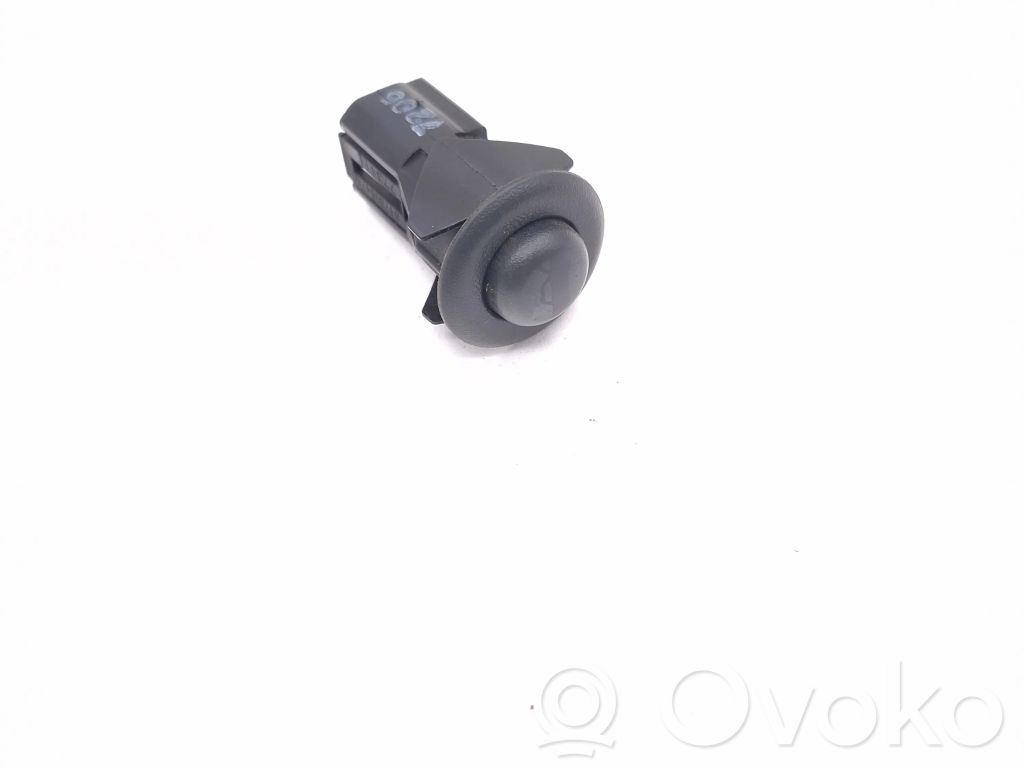 Dodge Avenger Tailgate/boot open switch button 
