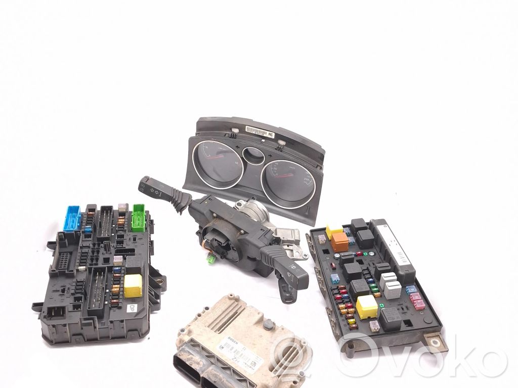 Opel Astra H Engine ECU kit and lock set 