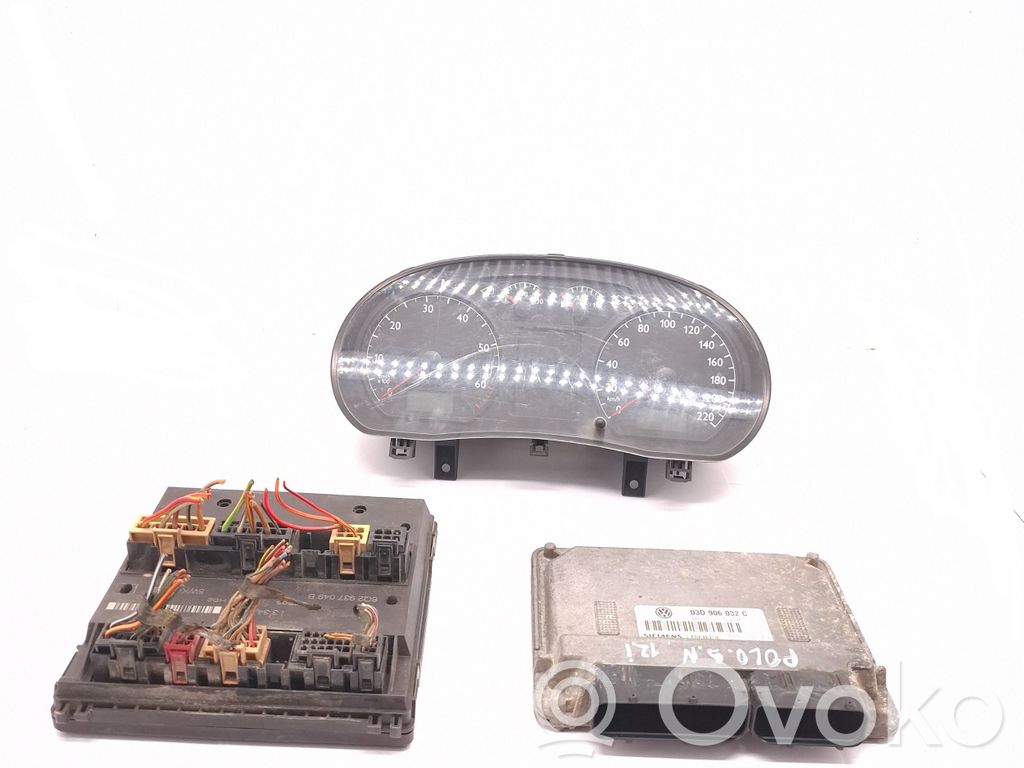 Volkswagen Polo IV 9N3 Komputer / Sterownik ECU i komplet kluczy 