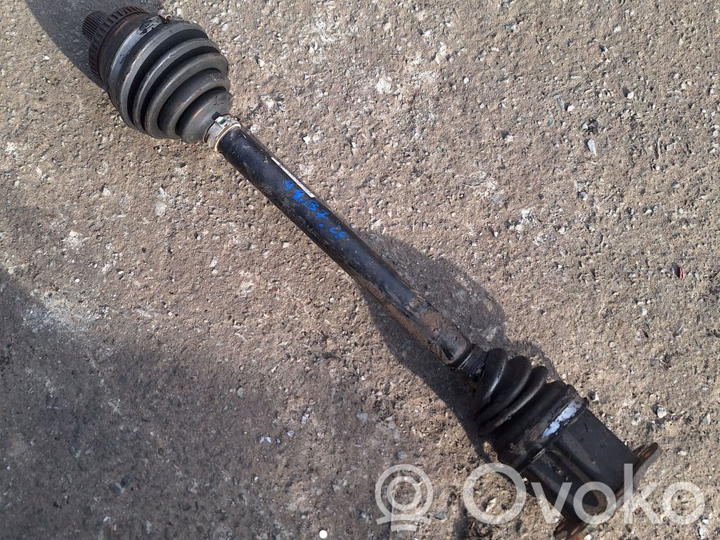 Audi A4 S4 B7 8E 8H Półoś przednia 