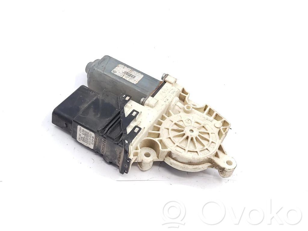 Volkswagen PASSAT B5.5 Silniczek podnoszenia szyby drzwi tylnych 
