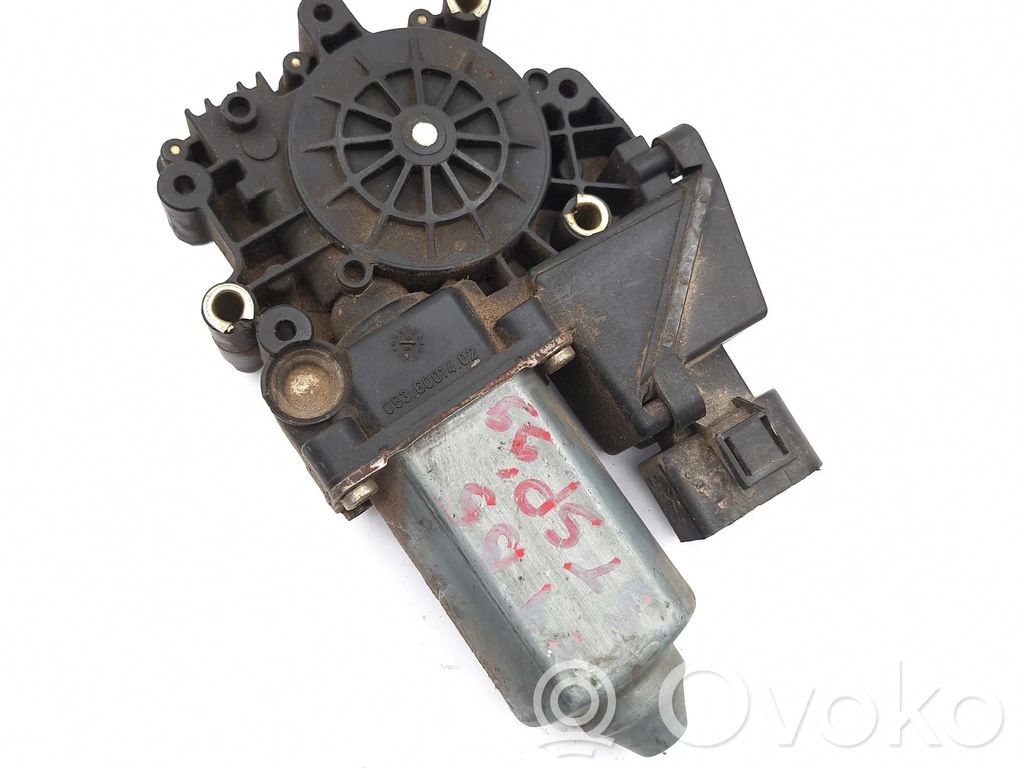 Audi A4 S4 B5 8D Silniczek podnośnika szyby drzwi 