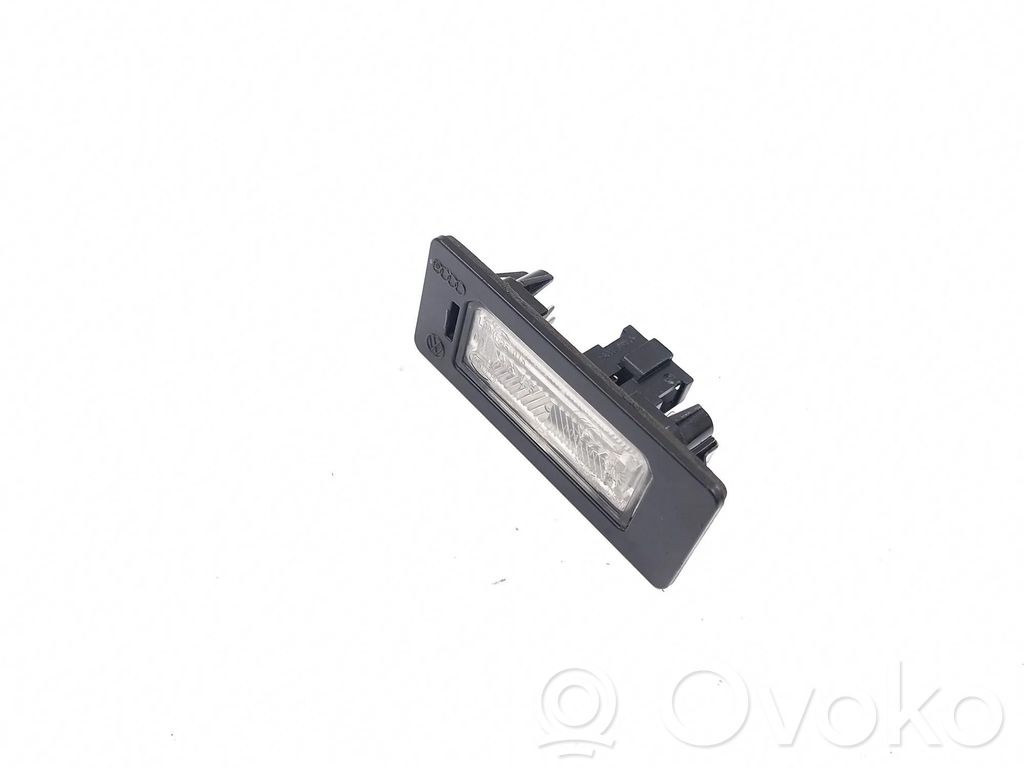 Audi A4 S4 B8 8K Lampa oświetlenia tylnej tablicy rejestracyjnej 
