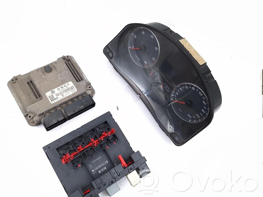 Volkswagen Golf V Kit cu ECU motor și set închidere uși 