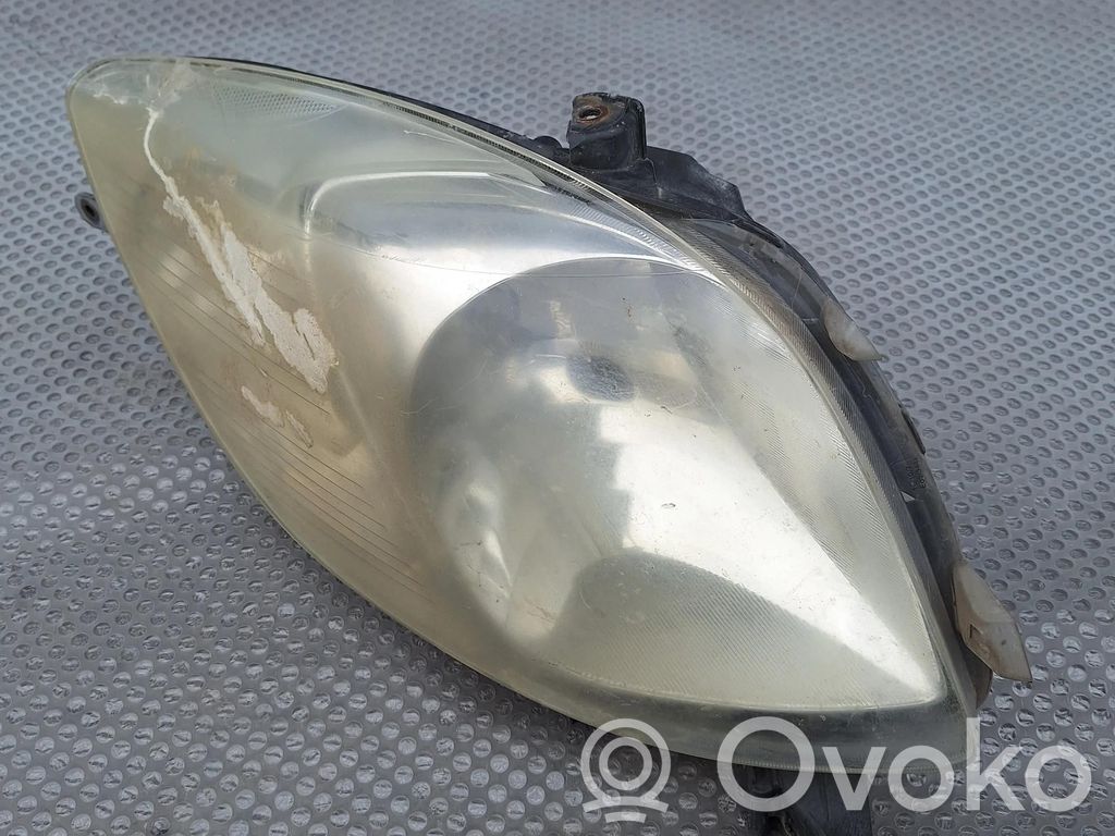 Toyota Yaris Headlight/headlamp 