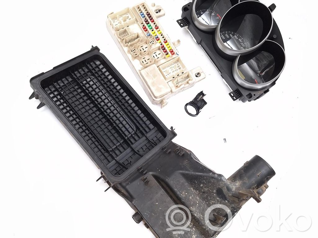 Komputer / Sterownik ECU i komplet kluczy   1001408551,BP4K66730F,00190496,2797212240,2S6T15607BC,4KBP4KB086,5190500C3,ERN27A3Q,VP2S6F15607BC