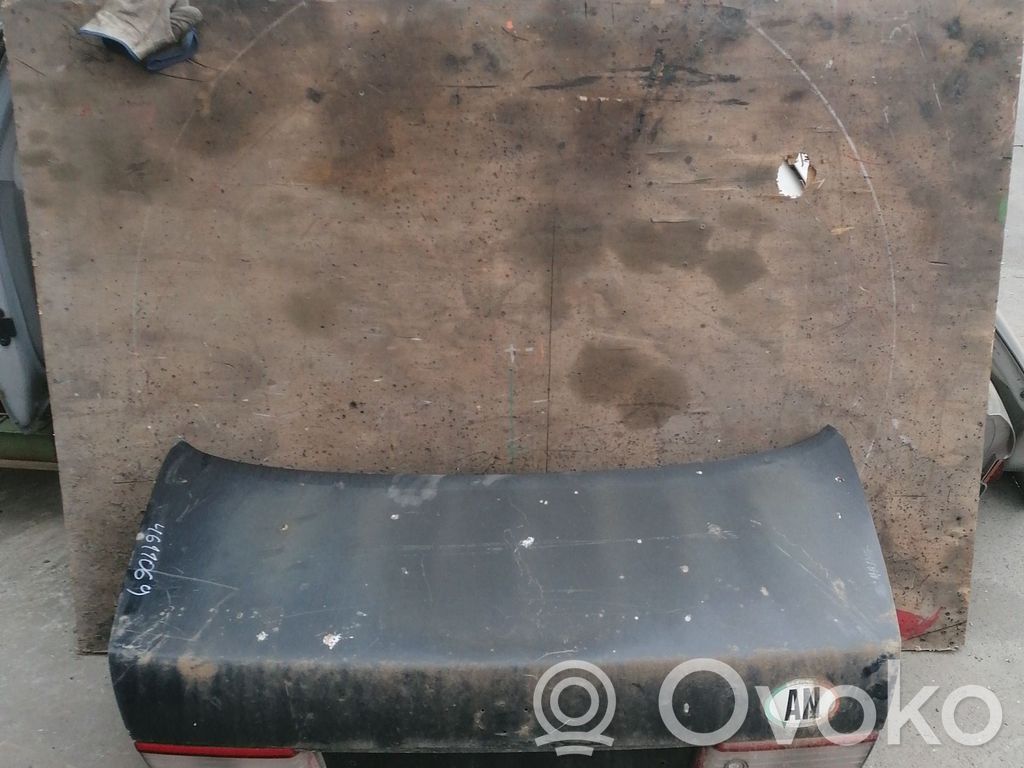Toyota Carina  A10 Capotă portbagaj 