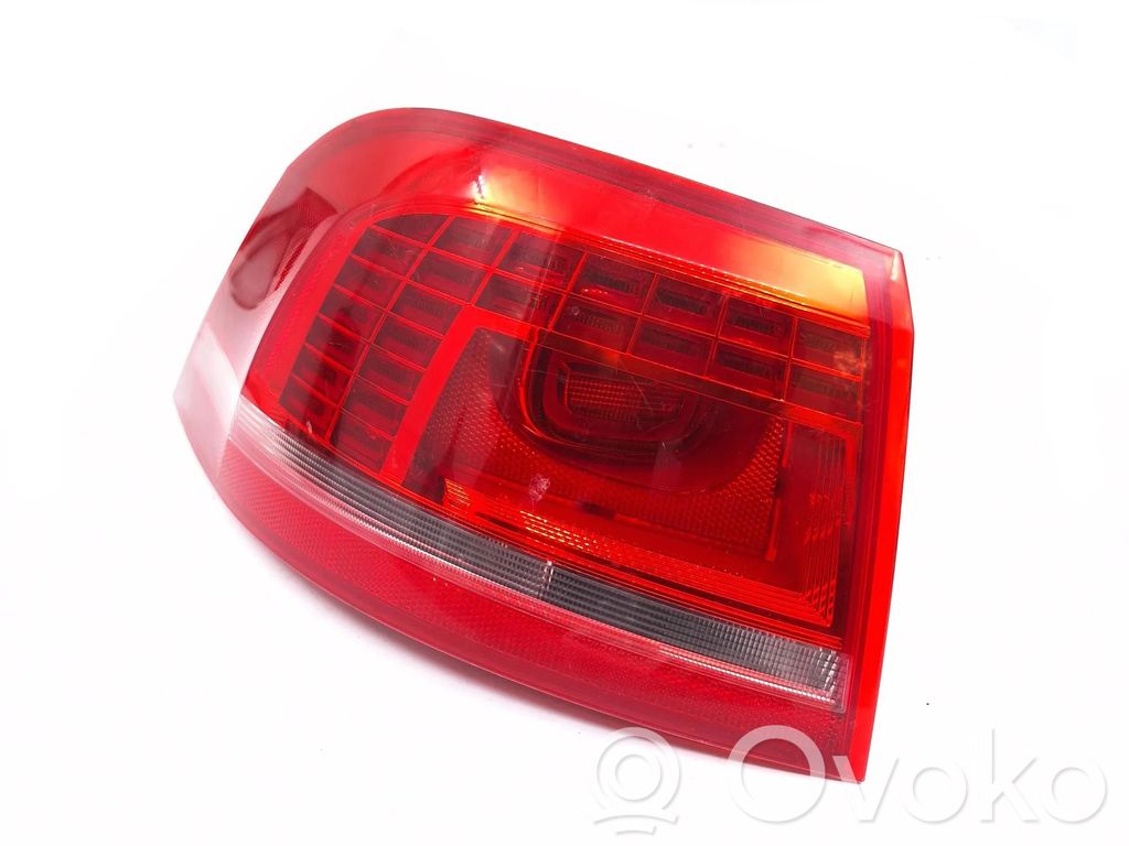 Volkswagen PASSAT B7 Lampă spate în caroserie 