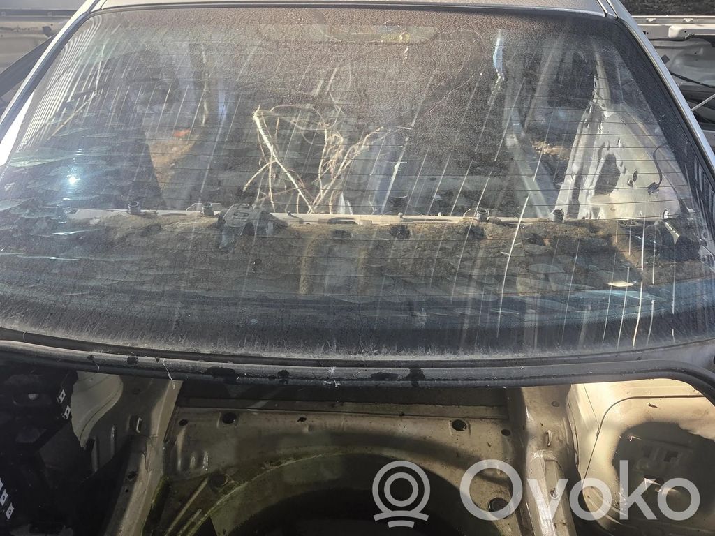 BMW 3 E46 Aizmugurējais stikls 