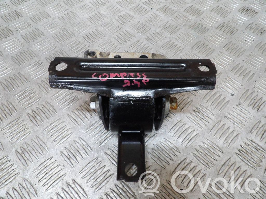 Engine mounting bracket