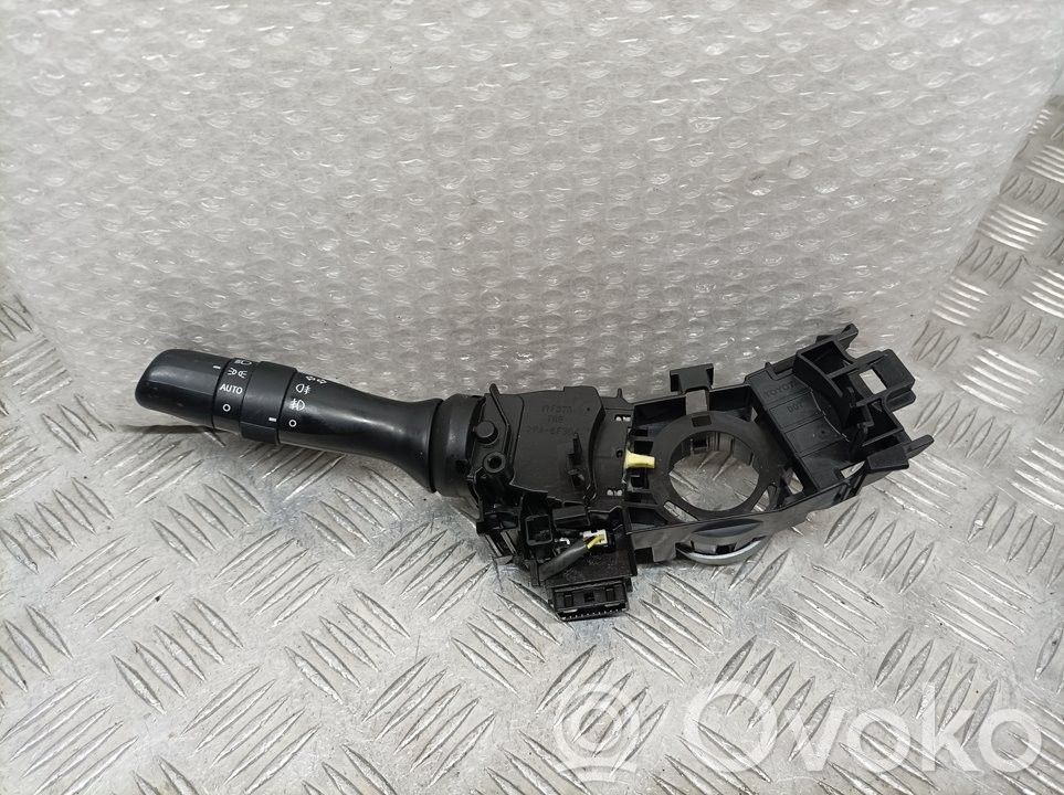 Toyota Avensis T270 Light switch 