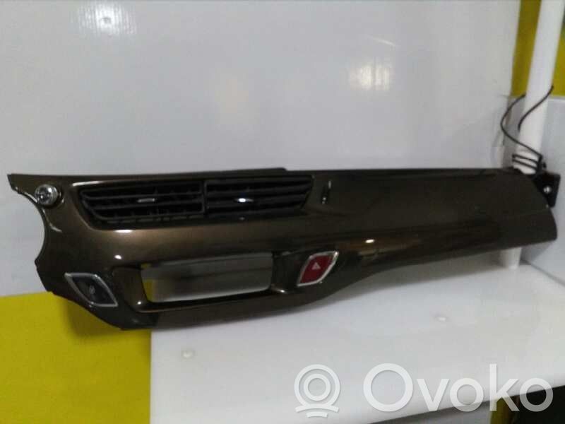 Citroen C1 Centrālā konsole 
