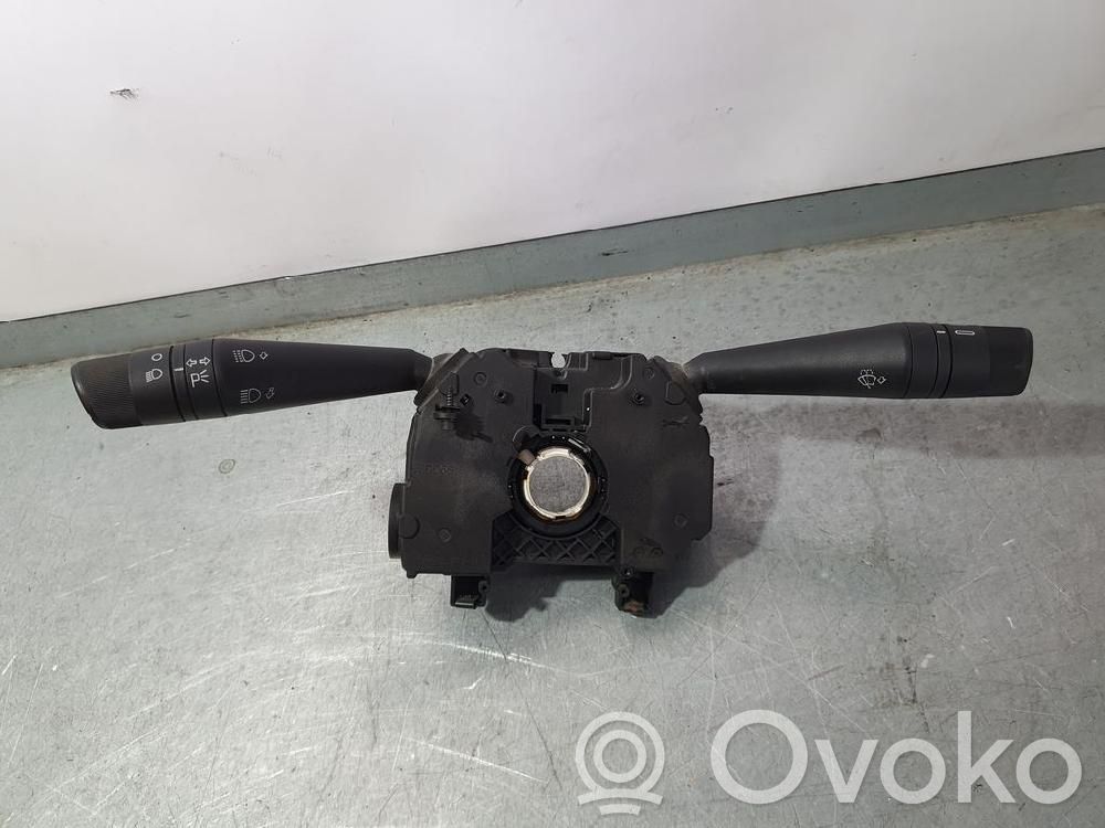 Fiat Doblo Pyyhkijän vipu 