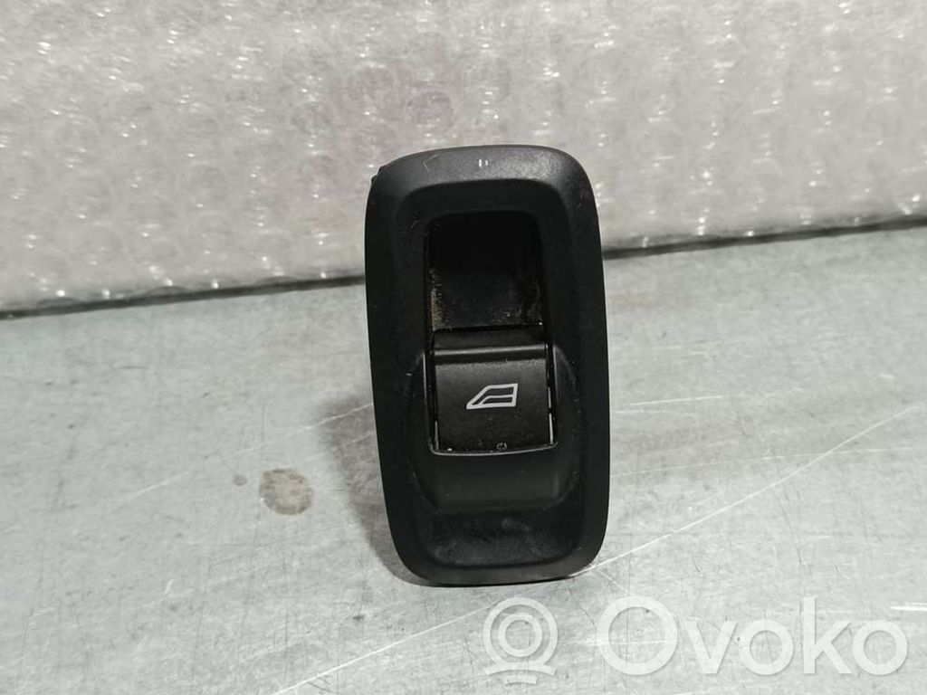 Electric window control switch   G1B514529A