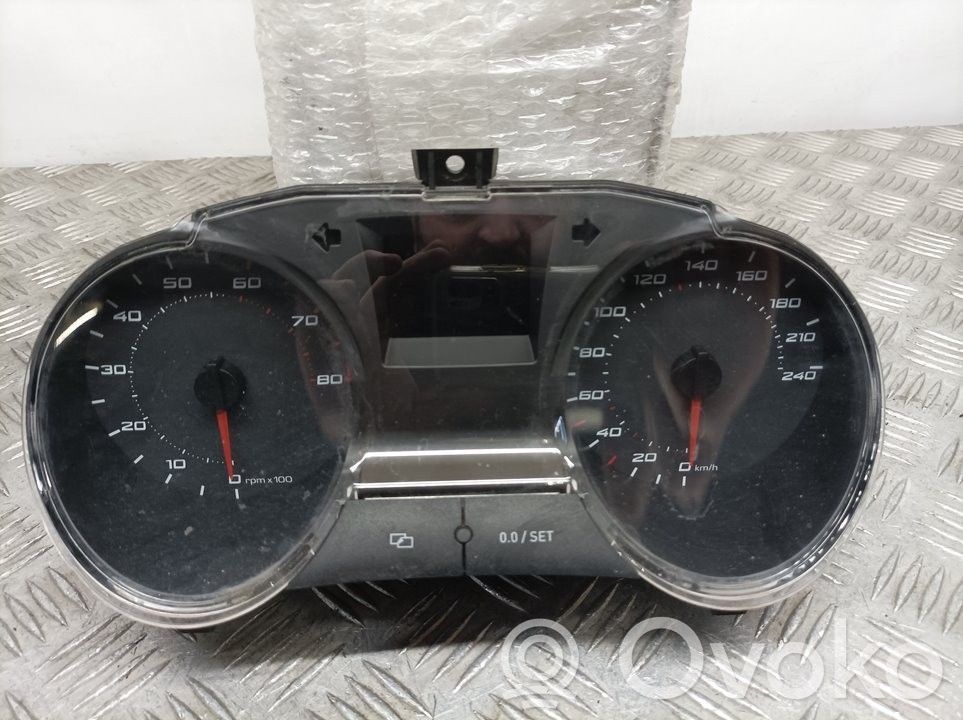 Seat Ibiza IV (6J,6P) Vitezometru (grup de instrumente) 