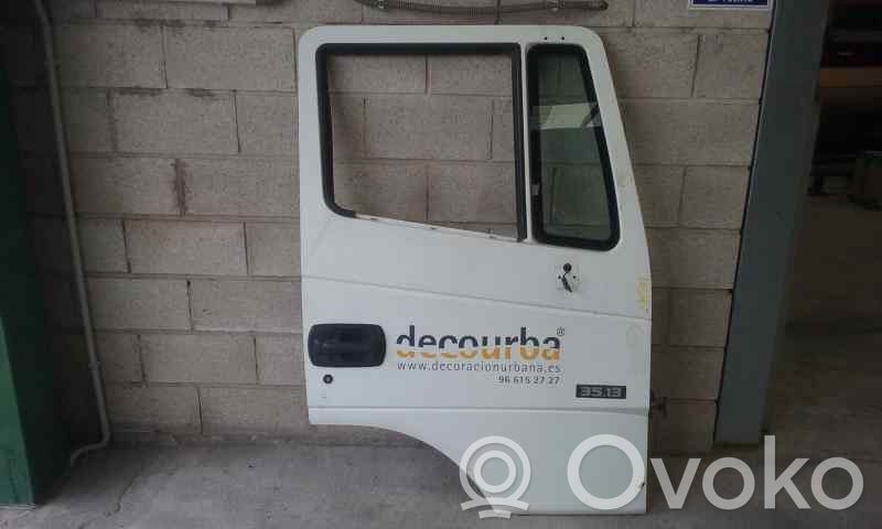 Nissan Atleon Puerta delantera 