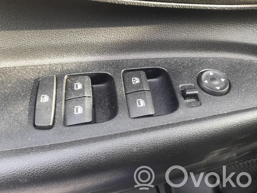 Hyundai i20 (BC3 BI3) Przyciski szyb 