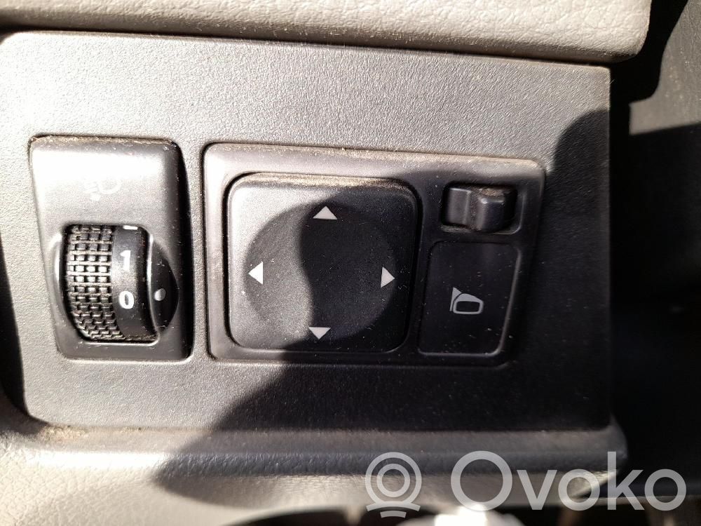 Nissan NV200 Interruptor del espejo lateral 
