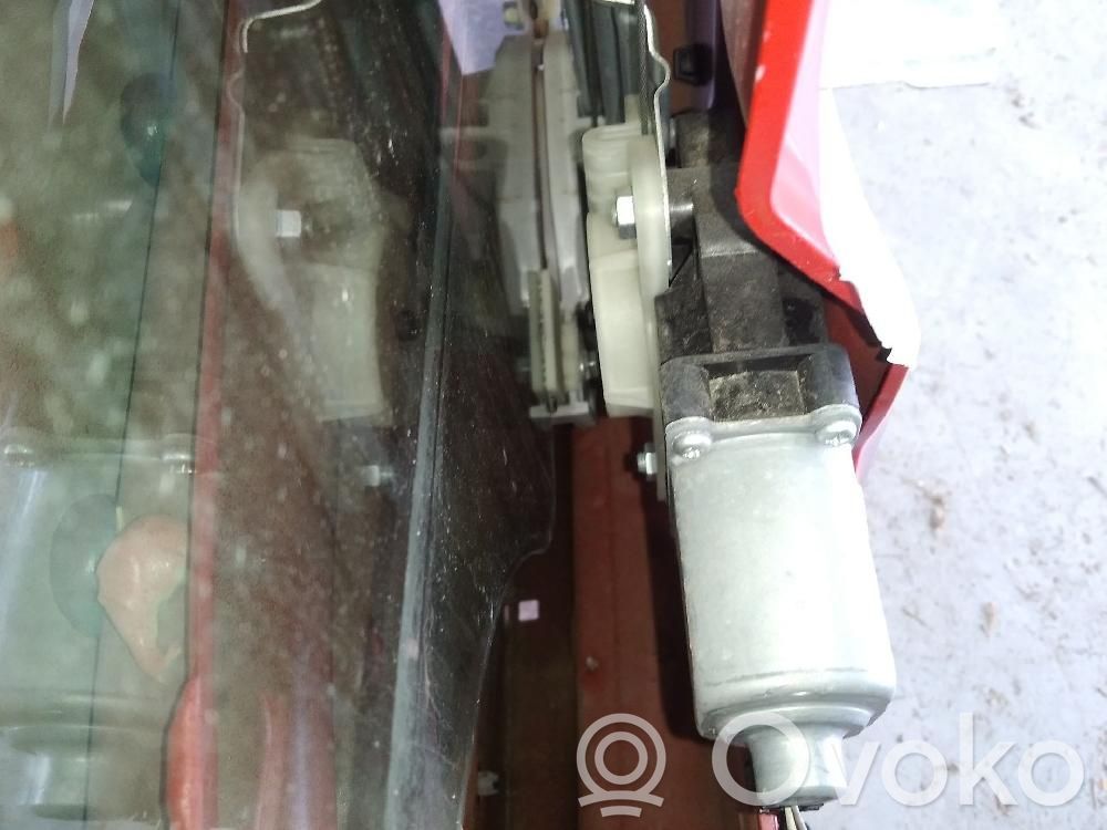 Hyundai Kona I Elektryczny podnośnik szyby drzwi przednich 