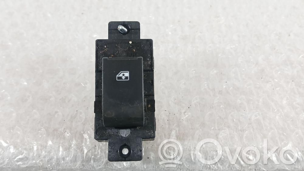 Chevrolet Captiva Electric window control switch 