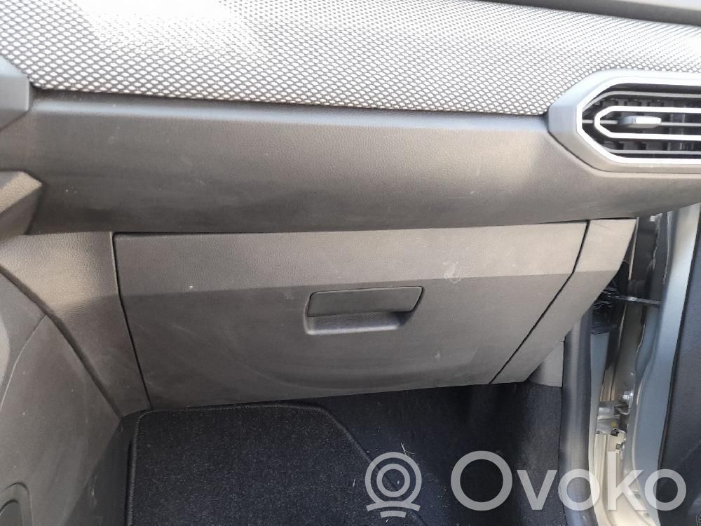 Dacia Sandero III Cutie mănuși 
