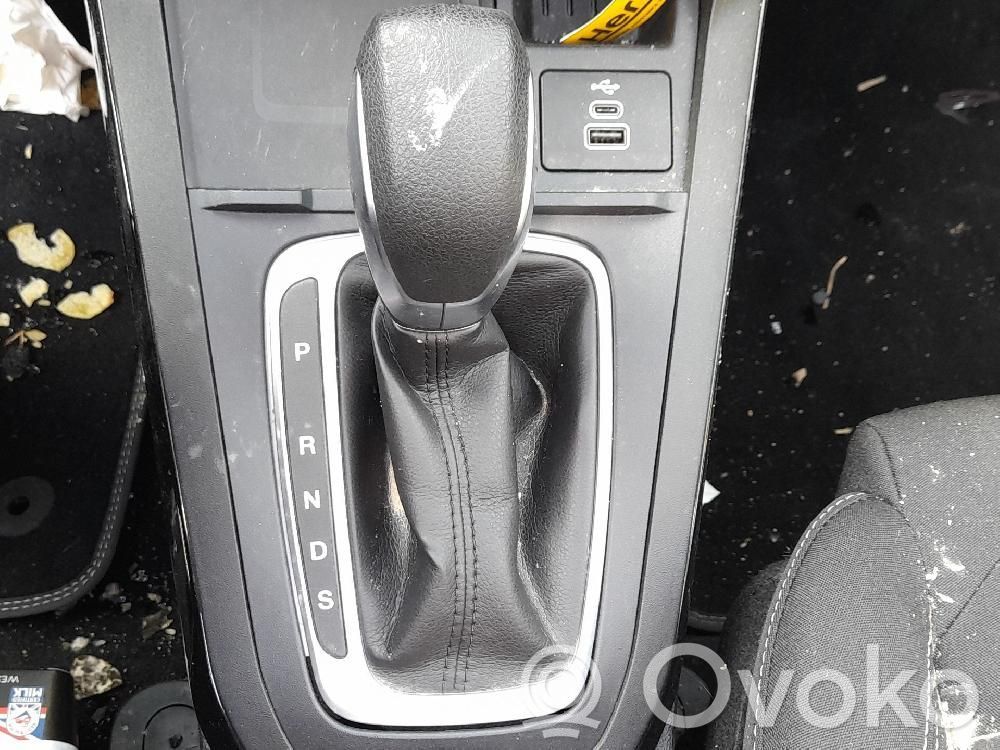 Ford Puma Lewarek zmiany biegów / górny 