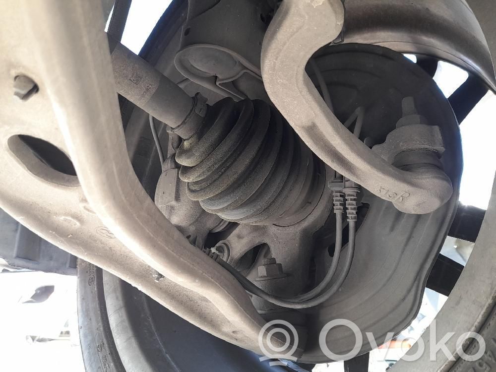 Mercedes-Benz A W176 Fuso a snodo con mozzo ruota anteriore