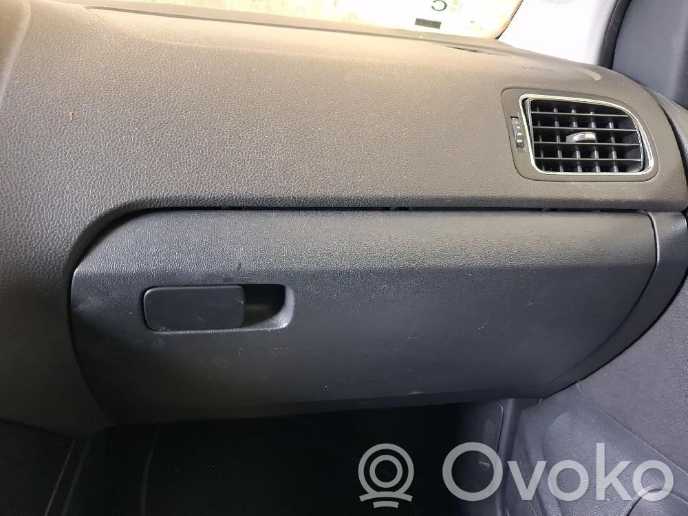 Volkswagen Polo V 6R Handschuhfach 