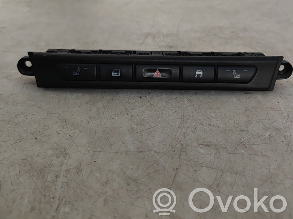 Hazard light switch   XR843292