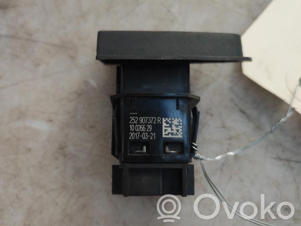 Hazard light switch   252907372R