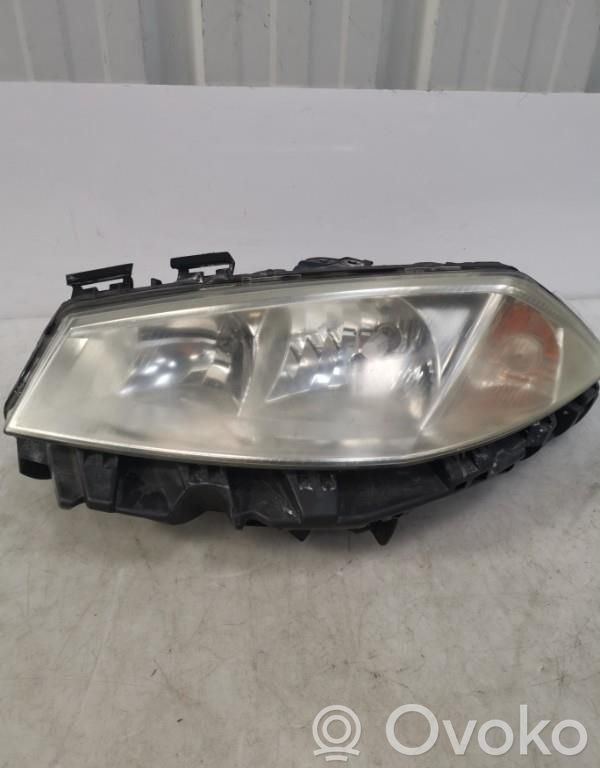 Renault Megane II Lampa przednia 