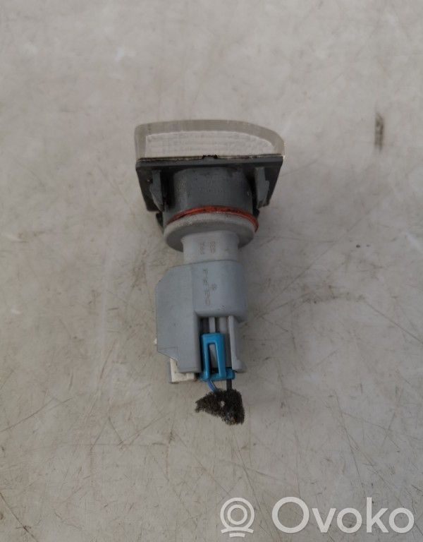 Opel Antara Semnalizator față 