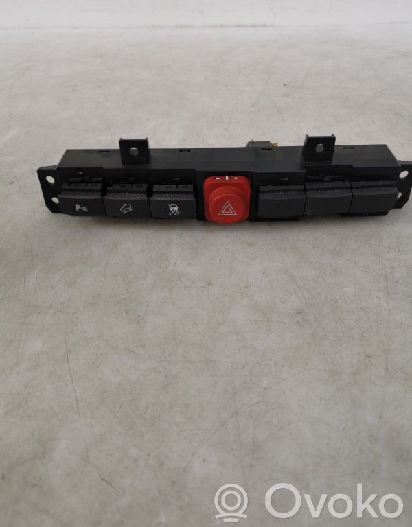 Schalter Warnblinkanlage   94824482