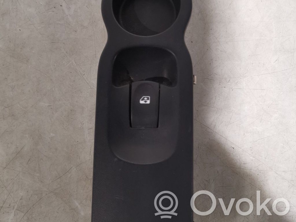 Electric window control switch   8200214939