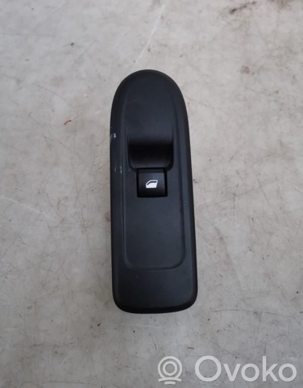 Electric window control switch   00006490CH