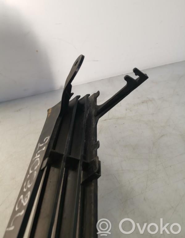 Kühlergrill   4411010