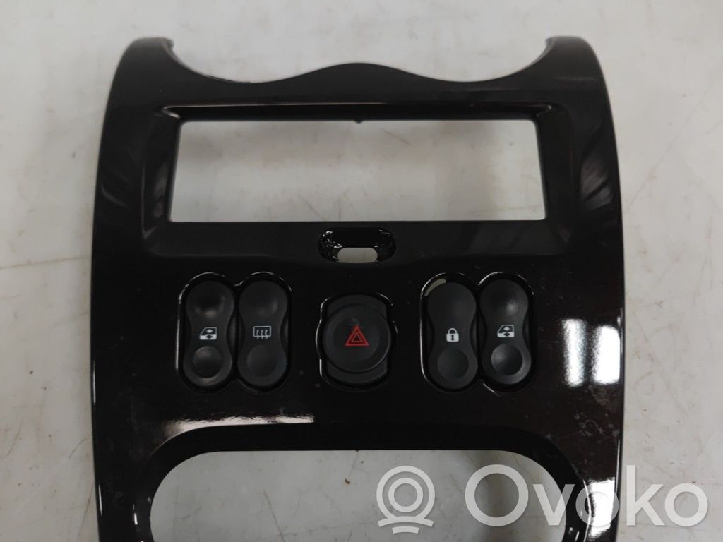 Electric window control switch   8200602227
