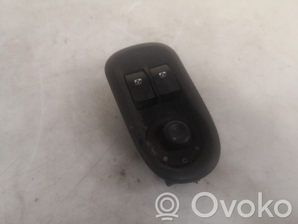 Electric window control switch   8200476806