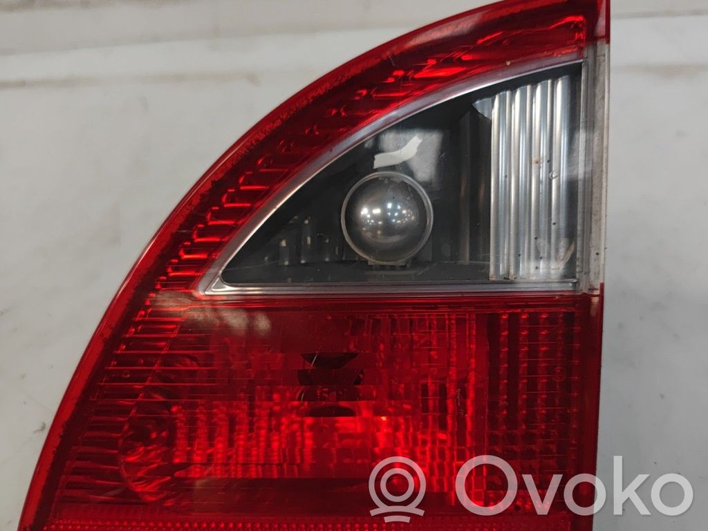 Tailgate rear/tail lights   1382584