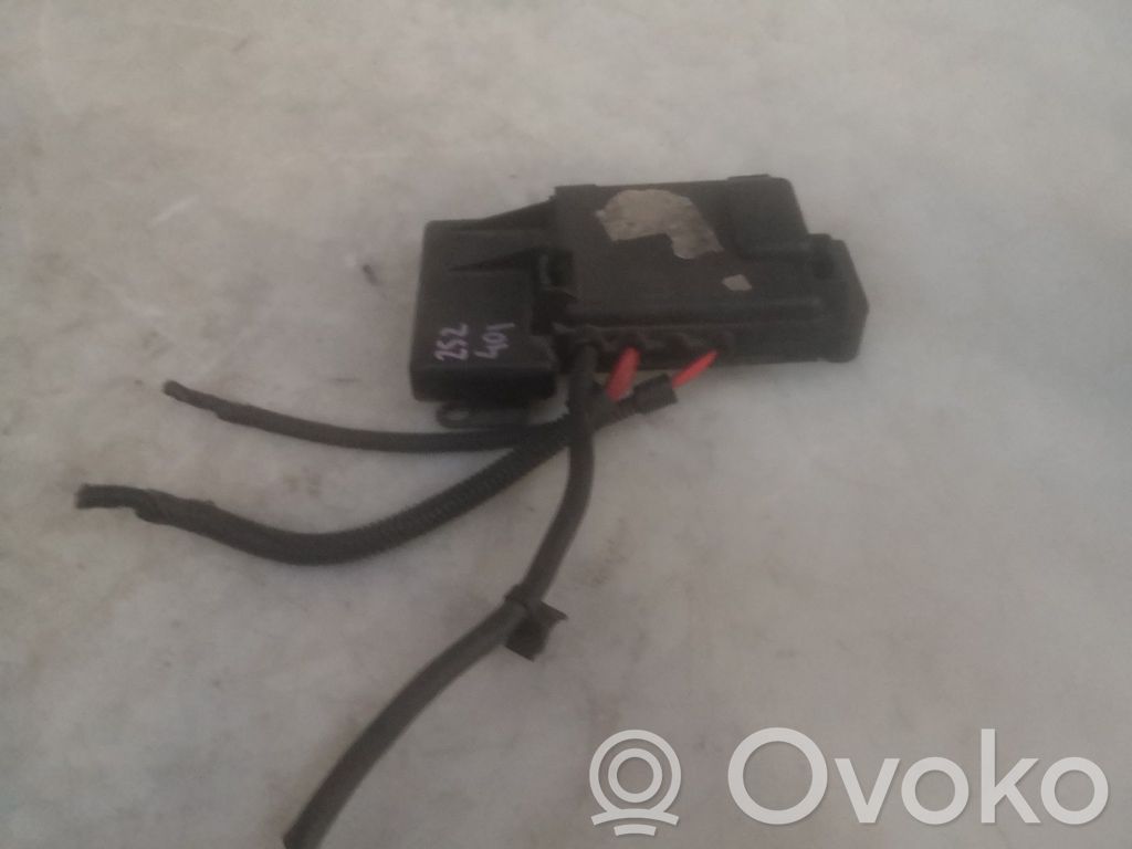 Volkswagen Polo III 6N 6N2 6NF Fuse module 