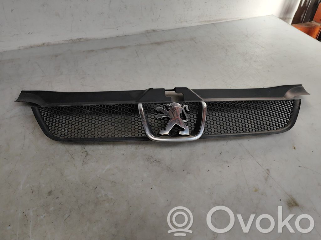 Peugeot 406 Front grill 