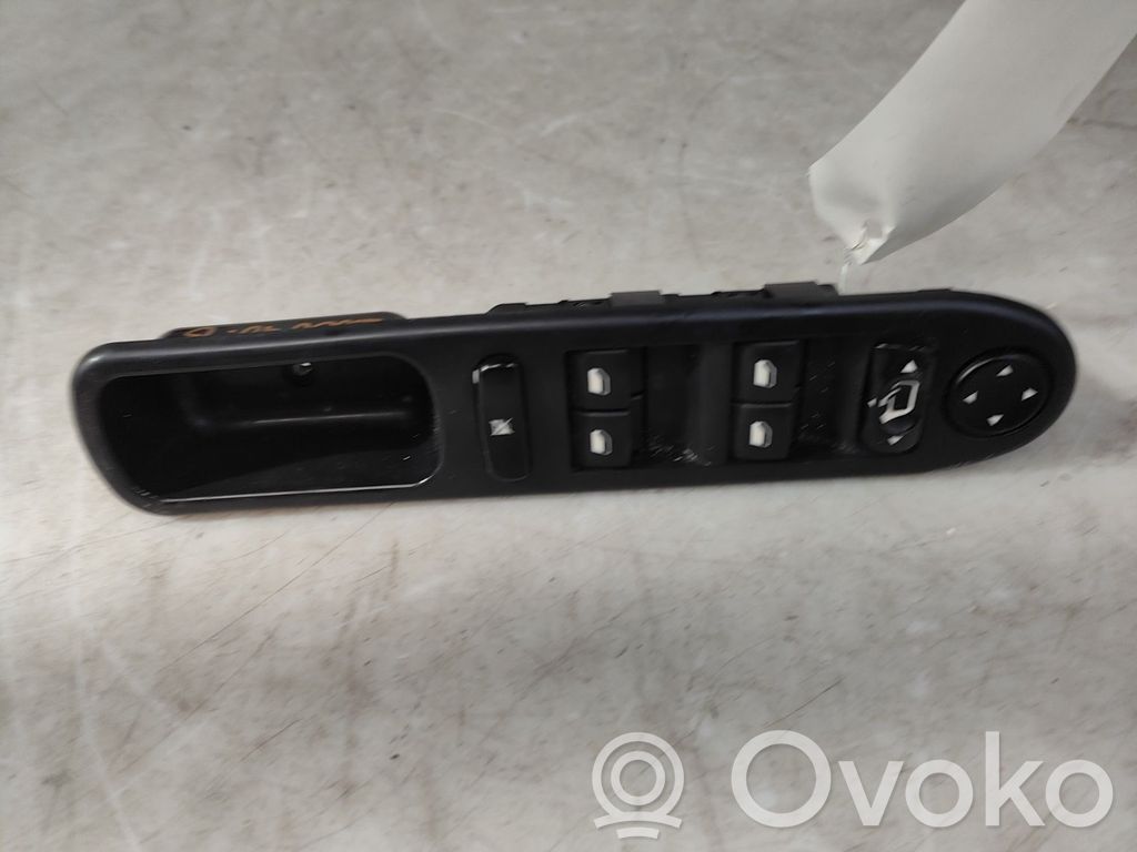 Peugeot 307 Electric window control switch 