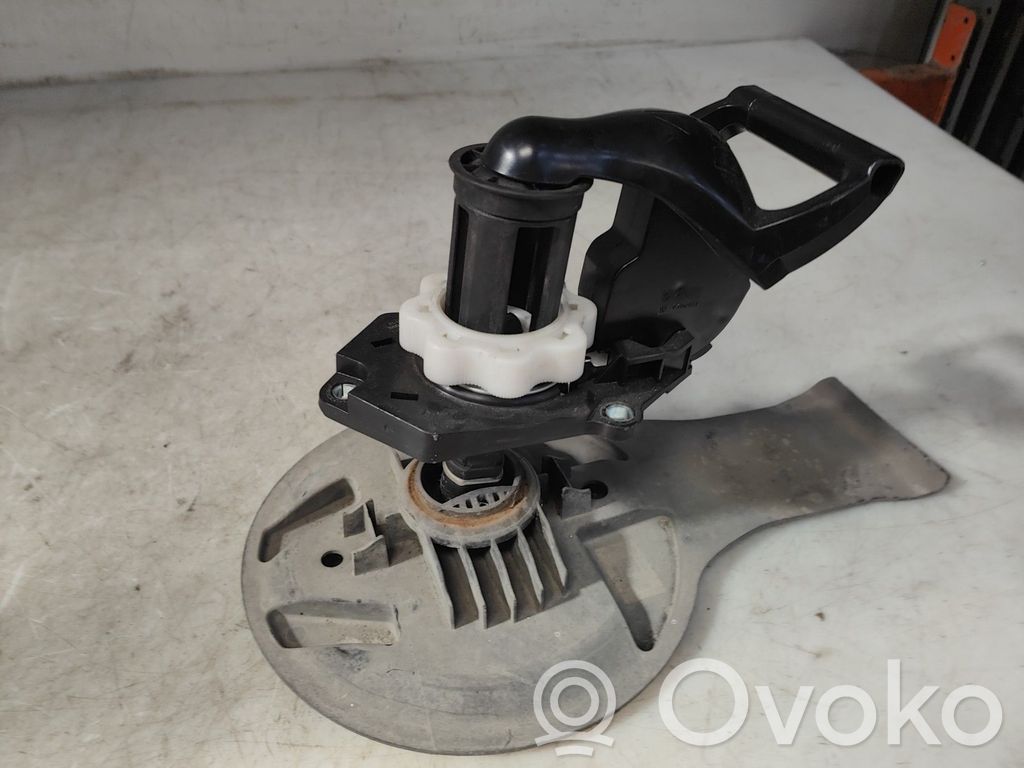 Renault Clio III Spare wheel mounting bracket 