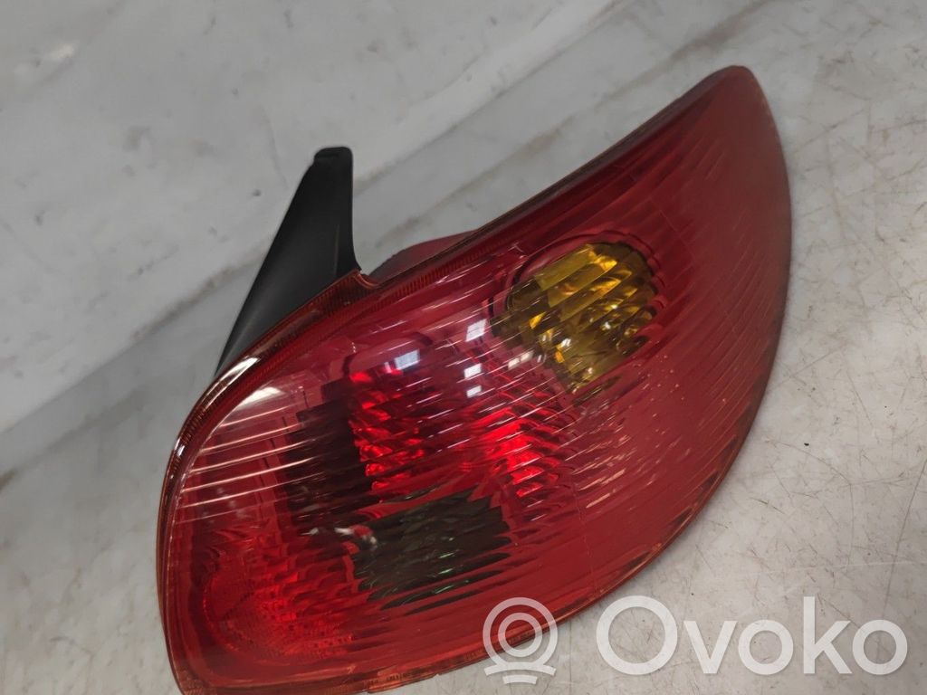 Peugeot 206 Galinis žibintas kėbule 