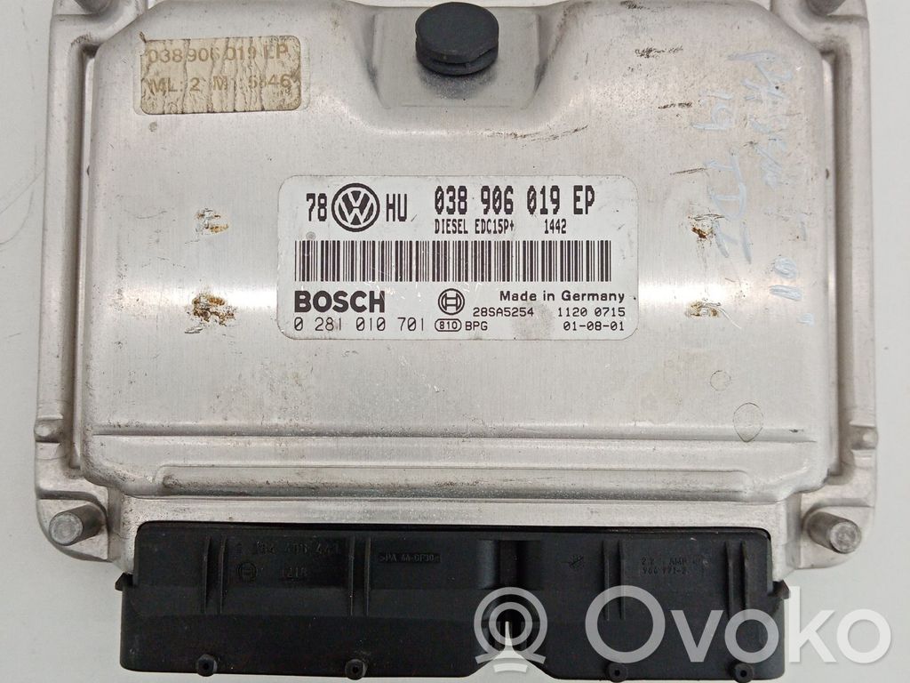 Volkswagen PASSAT B5.5 Moottorin ohjainlaite/moduuli 